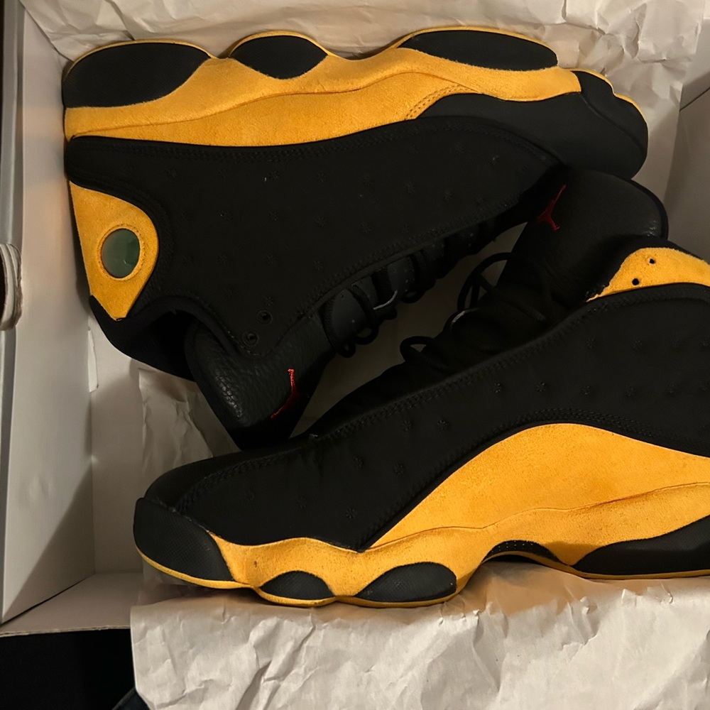 I’m selling my Jordan 13 melo class of 2002 only worn a handful of times